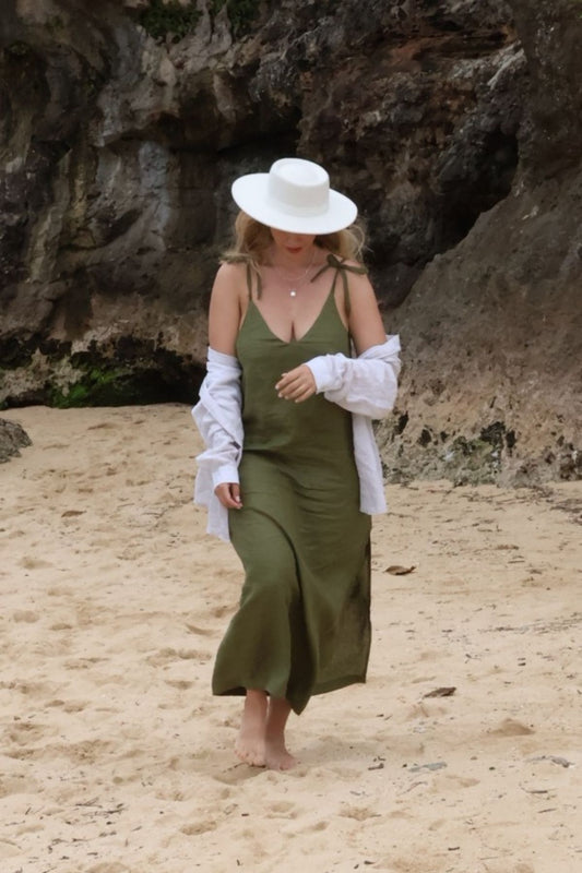 Outfit by Daniela Žáková Linen dress & shirt