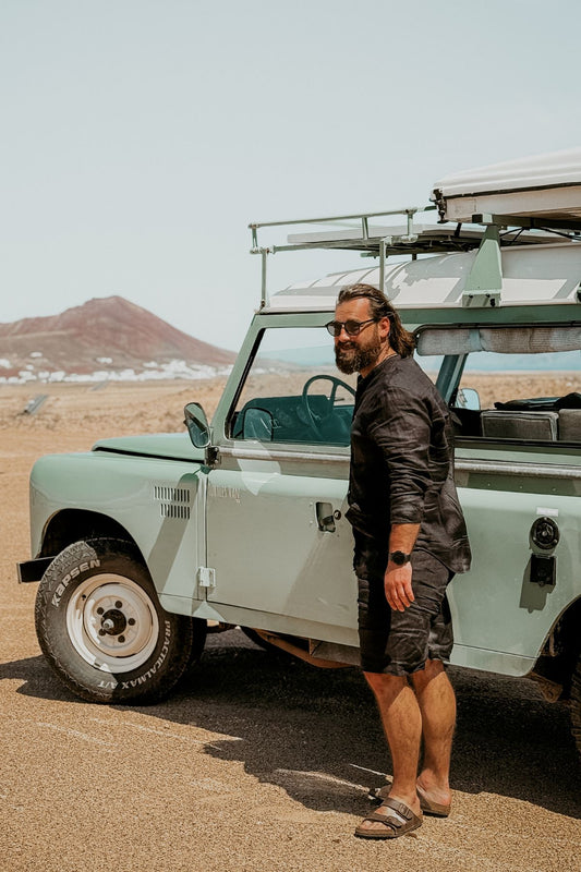 Outfit by Tomáš All black linen Shirt & Shorts