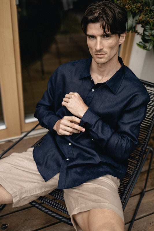 Outfit by Patrik | Linen shorts & shirt with collar Deep blue