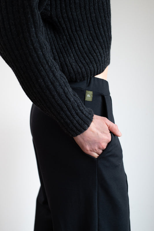 Damskie spodnie dresowe wide-leg z biobawełny - Regular fit