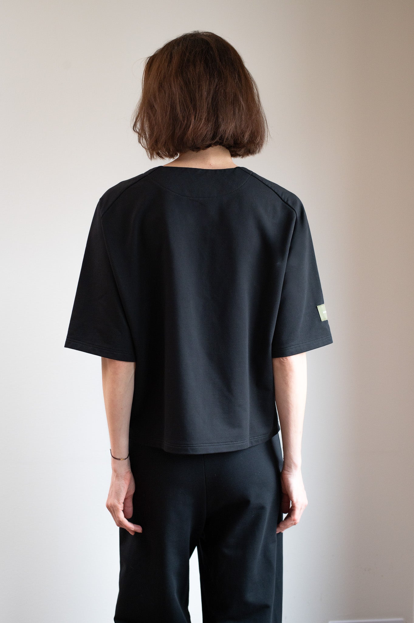 Dámske mikinové tričko z biobavlny Black- loose fit