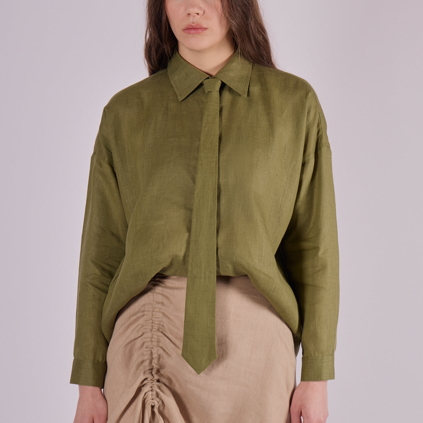 Dámská lněná košile s límečkem - loose fit