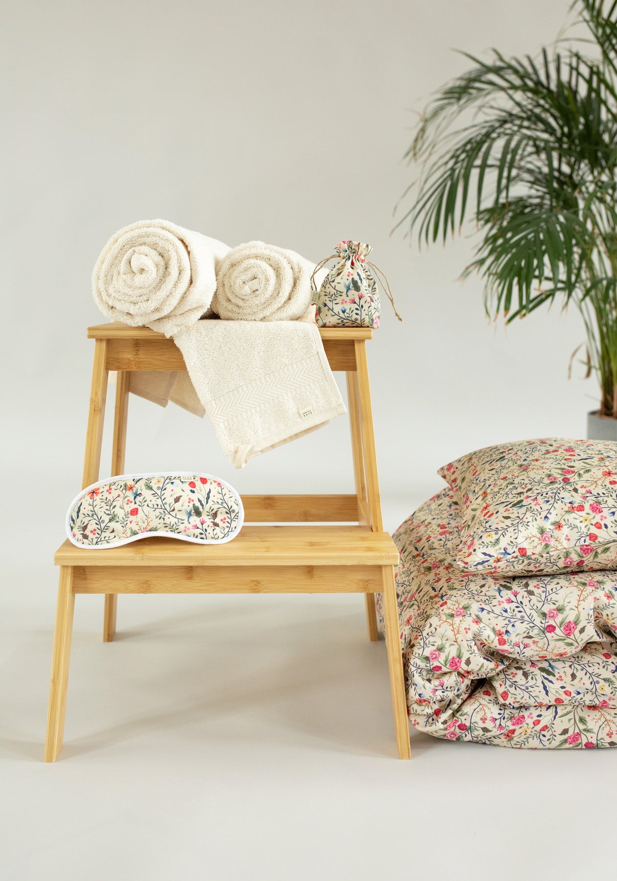 Deco & Home satin bedding Beige with flowers