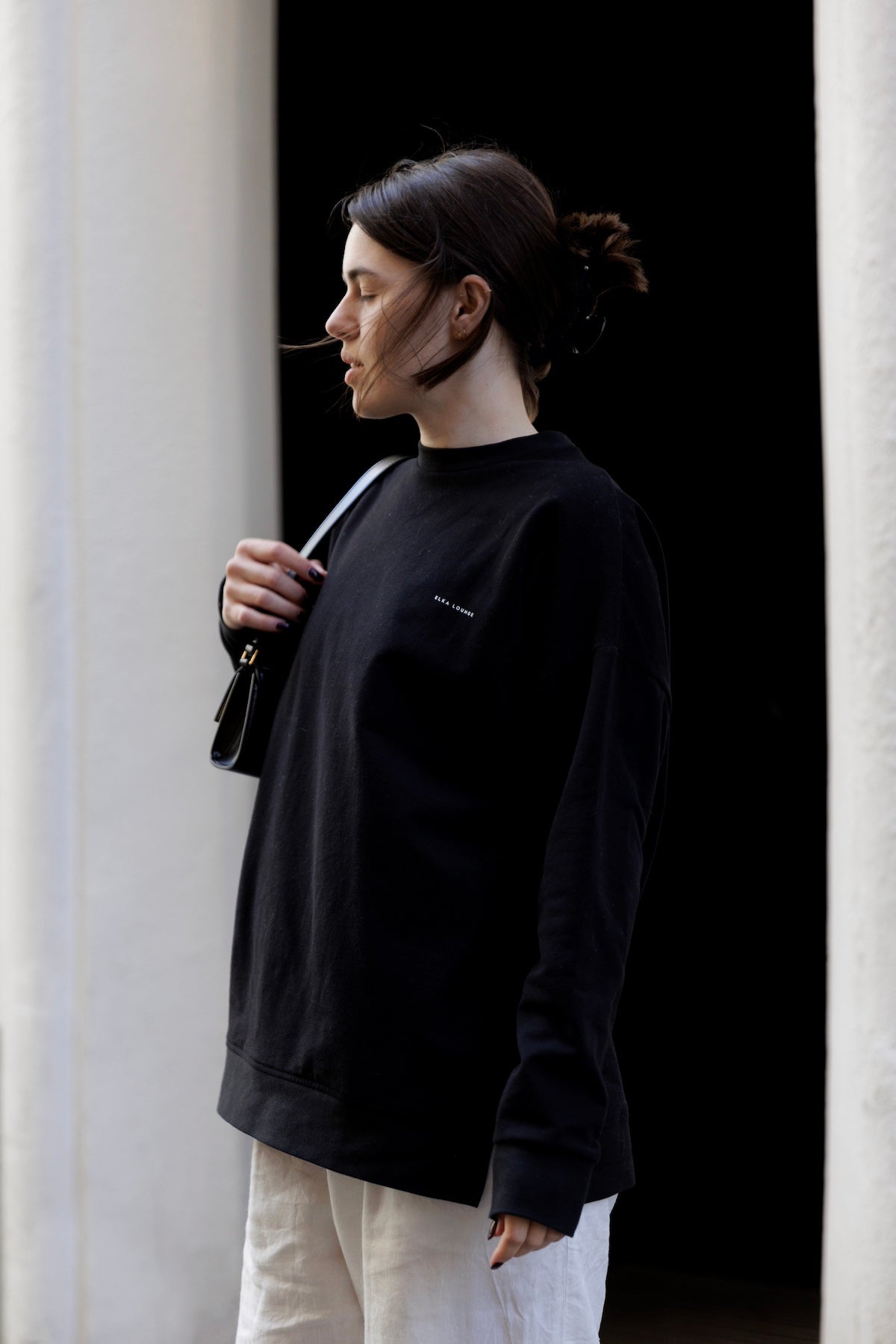 Outfit by mariehason Black oversized sweatshirt