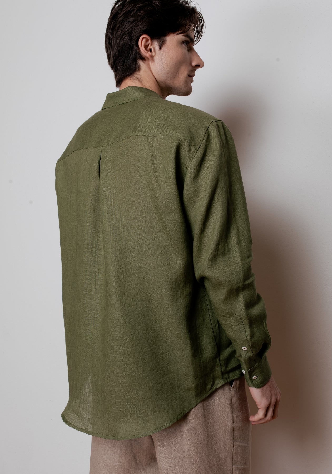 Koszula lniana męska z kołnierzykiem - Moss green