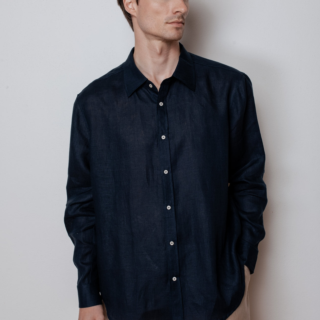 Men's linen shirt with collar - regular fit