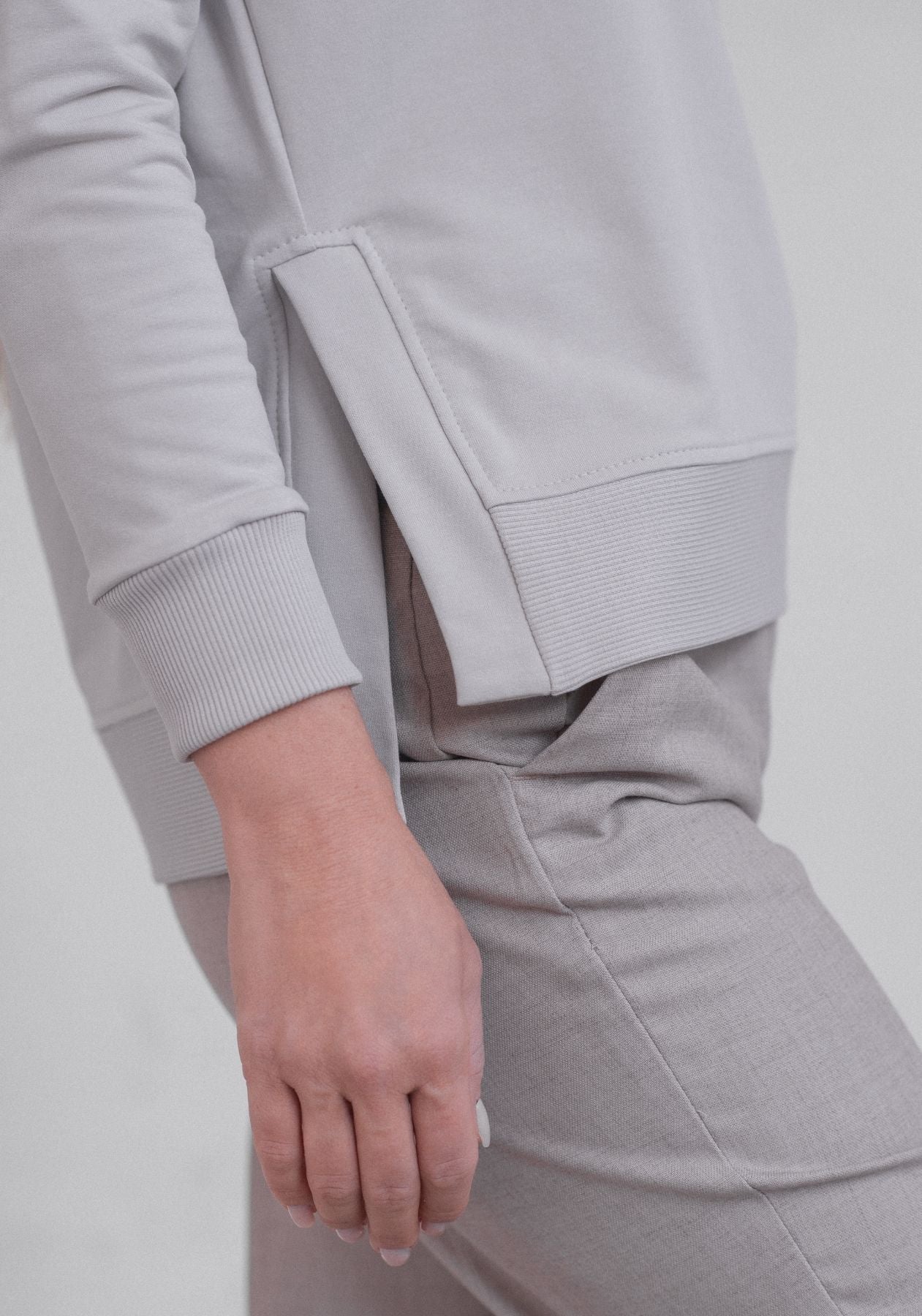 Dámska mikina Classic z biobavlny s rozparky - loose fit