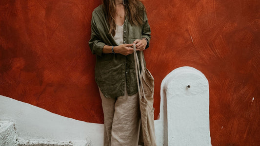 Barevná paleta šatníku pro minimalismus harmonii a styl v každém outfitu