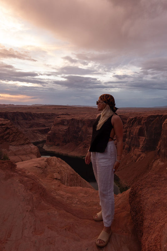 Outfit by Aneta Kalivodová | Pearl gray linen pants