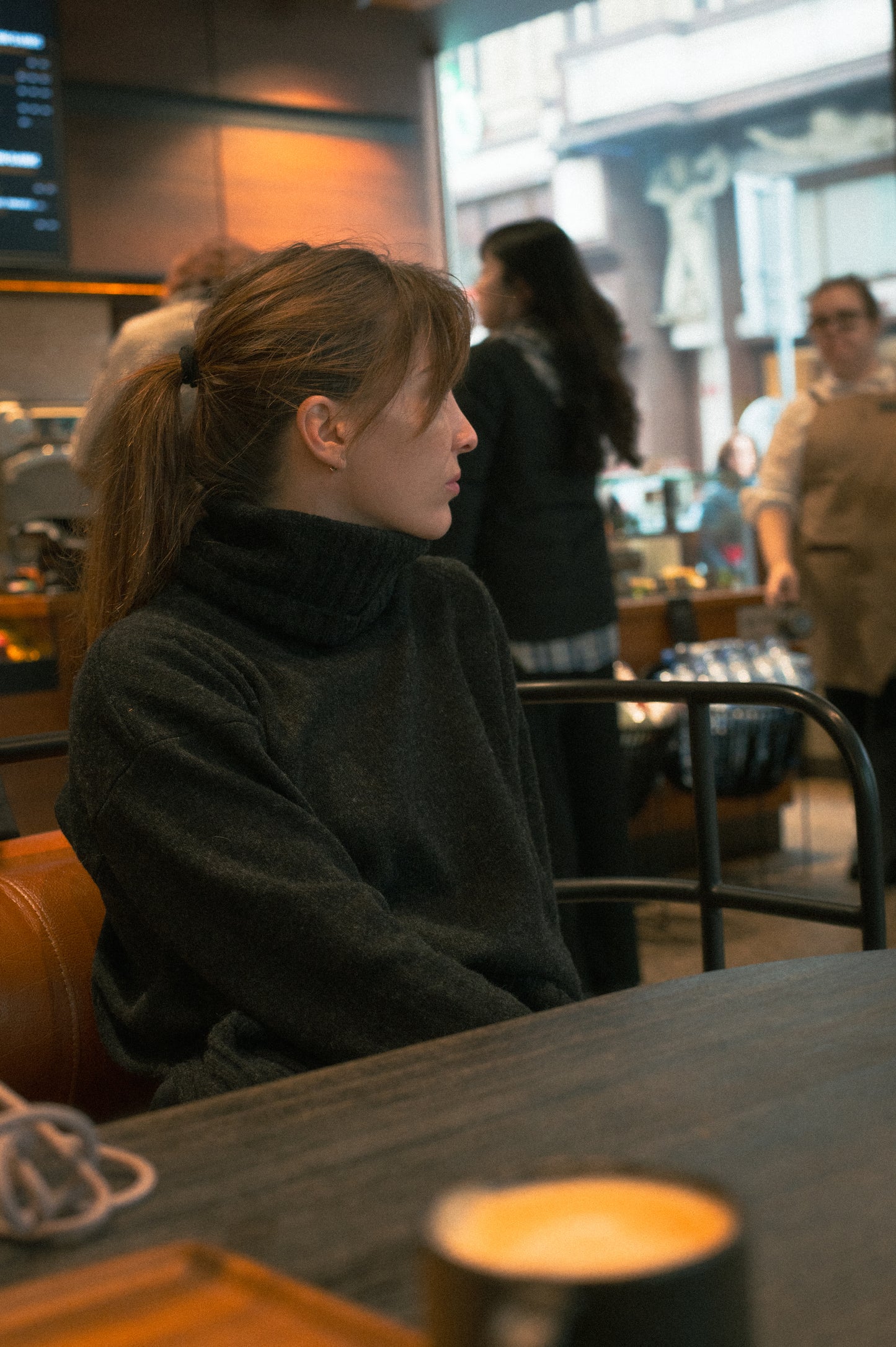 Damski sweter z wełny merino z wysokim kołnierzem Loose Fit – Ciemny Szary