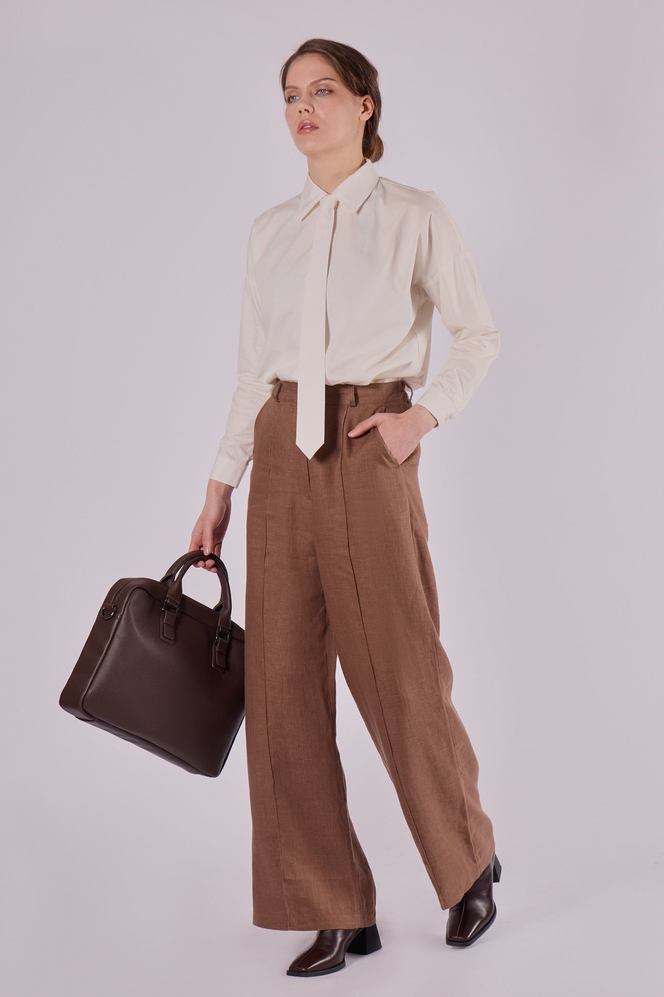 Women's organic cotton shirt with loose fit collar